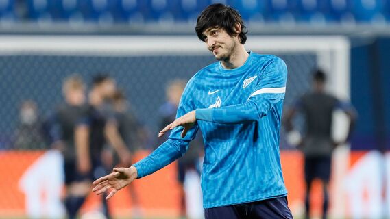 «Байер» и «Лион» хотят подписать Азмуна