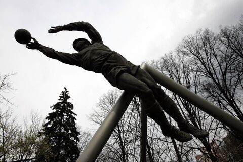 Пеле, Месси и Яшин: кто вошел в символическую сборную от ChatGPT